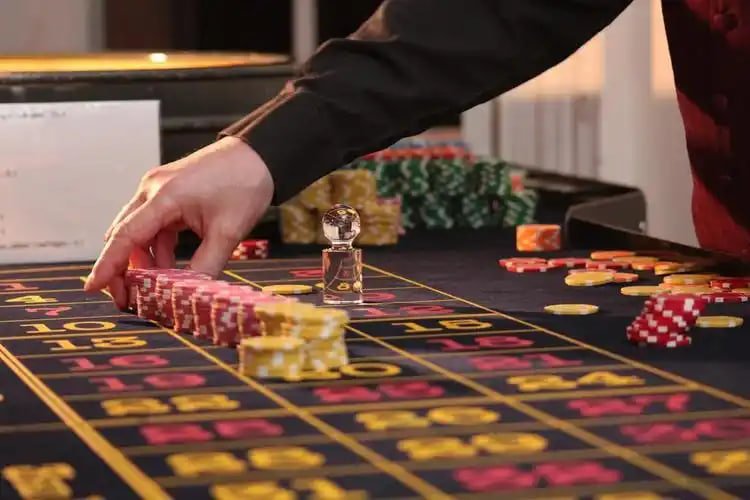 Tampilan lobby game togel100 dengan pilihan slot online dan live casino
